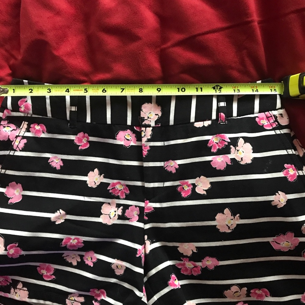 Elle Shorts - Picture 3 of 6